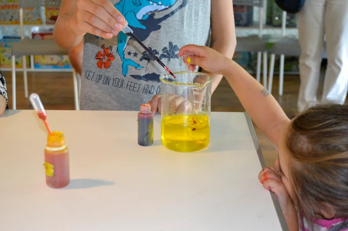 Experiências científicas numa festa de aniversário da Science4you